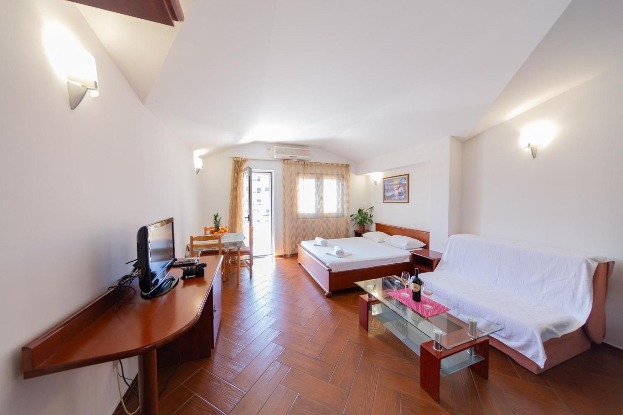 Sms Apartments Budva Kültér fotó